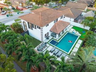 The Miami Villa Star Wars Game Room Golf Pool - 8