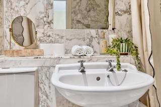 Elegant Castle-Style apartment in Wimbledon - 2