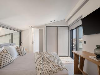Architectural Maisonette by the Sea - 4
