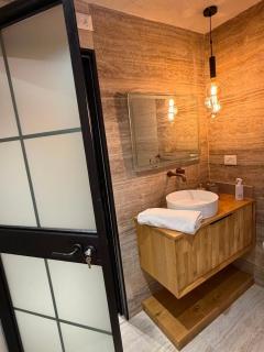 Elegant Villa with Jacuzzi & spacious garden - 7