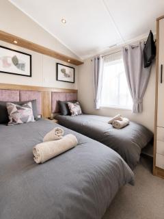 The Big Dune Lodge - Sleeps 8, Decking, Parking - 7