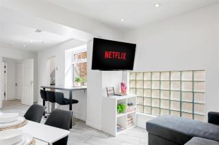 3BR | Theatre Royal & Market Square | Nottingham - 5