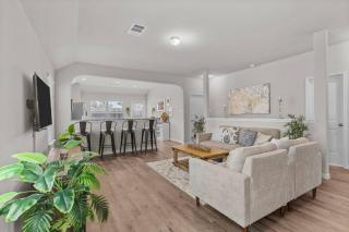 Convenient Family Home in Heart of Conroe - 8