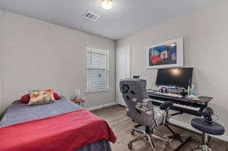 Convenient Family Home in Heart of Conroe - 6