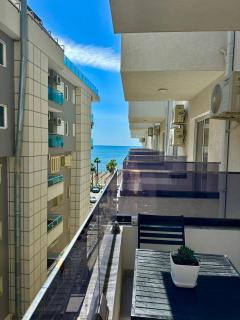 Meli Homes 1 Bedroom Sea View 30 Steps to Beach - 8