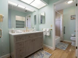 Siesta Key Beach Retreat, Pool, Spa & Tennis Villa - 5