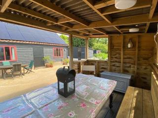 Pet Friendly 3-Bed Barn Sleeps 7 Parking & Garden - 4