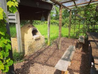 Pet Friendly 3-Bed Barn Sleeps 7 Parking & Garden - 1