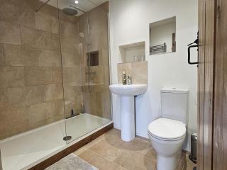 Pet Friendly 3-Bed Barn Sleeps 7 Parking & Garden - 5