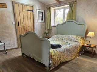 Pet Friendly 3-Bed Barn Sleeps 7 Parking & Garden - 6