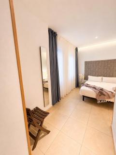 Junto a calle Alcalá, con terraza privada - 1