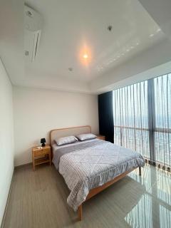 Hillcrest House with private elevator - 8