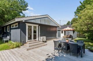 Nordic Beach Retreat Near Dronningmolle Beach - 2