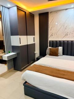 Alpine Aura Cozy Studio in Rajpur - 9