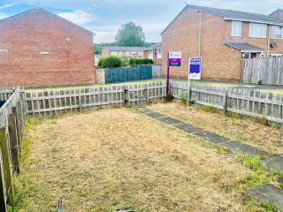 3 Bedroom Modern and Spacious Home Free Parking and WiFi - 7
