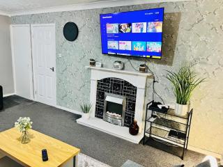 3 Bedroom Modern and Spacious Home Free Parking and WiFi - 5