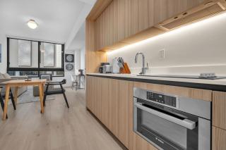 Stylish 1BR Downtown Miami - Pool & Gym Access - 7