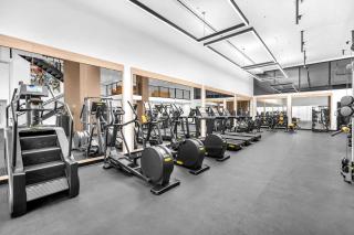 Stylish 1BR Downtown Miami - Pool & Gym Access - 2