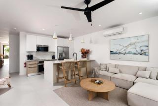 New CHIC 2BR Villa Walk to Beach Pool & Terrace - 4