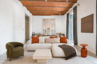 Elegant and Spacious Apartment Steps from Plaza Catalunya - Barcelona - 0