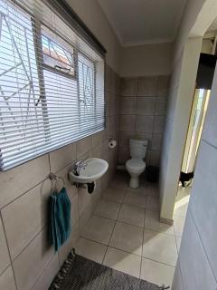 29B Zebra Street - InHimwe Guesthouse - 1