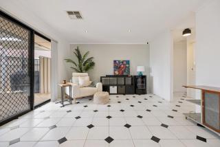 Adelaide North Luxury Villa - 4BR Family Retreat - 7