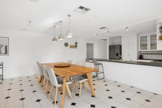 Adelaide North Luxury Villa - 4BR Family Retreat - 3