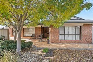 Adelaide North Luxury Villa - 4BR Family Retreat - 0