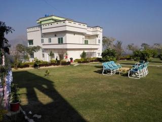 Hill View Hotel & Restaurant - 3