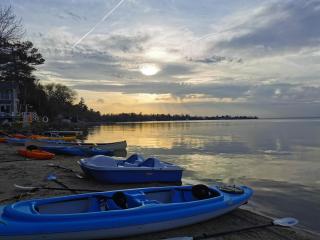 Lakefront Cottage Private Beach & & Kayaks - 0