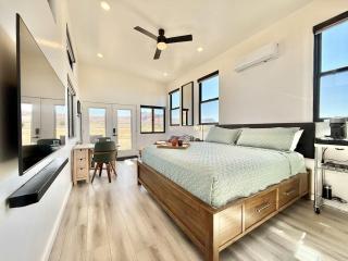 Tiny Home w Panoramic Views Hot Tub Near Zion - 3
