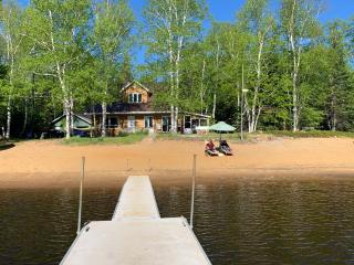 Chalet L'Oasis lakefront with private sand beach and in-ground hottub - 0