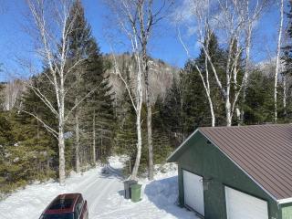 Chalet L'Oasis lakefront with private sand beach and in-ground hottub - 2