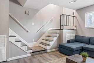 Dog-Friendly 2BR | Near Streets of St Charles - 5