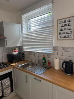 Crystal Unit - 4BR House with Garden and Free Parking - 3
