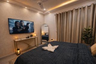 Elva 1 BHK Self Checkin Gulberg MM Alam Pool Lahore - 3