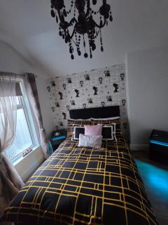 2 bedroom flat in barmouth - 1