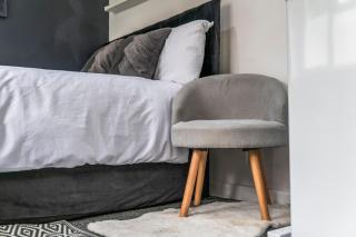 #193 Coventry Hideaway - Modern & Spacious- for 2 - 8