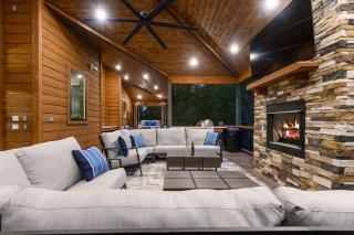 Tranquil Days-Sleeps 28-Luxury Retreat-Huge Deck! - 7