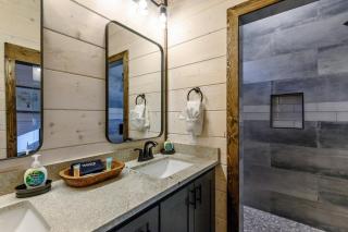 Tranquil Days-Sleeps 28-Luxury Retreat-Huge Deck! - 3