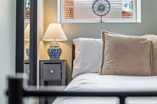 #195 Stylish Coventry City Stay - Sleeps 2 - 9