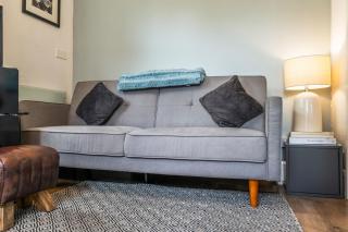 #195 Stylish Coventry City Stay - Sleeps 2 - 6