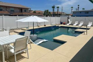 Cocoa Beach/Cape Canaveral Resort Pool Now Open! - Cape Canaveral - 8