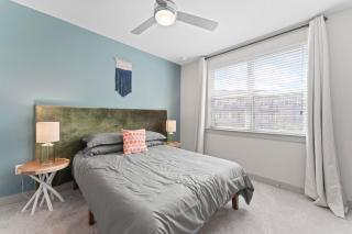 Airy 1BR luxe suite close to Downtown with fast WiFi - 8