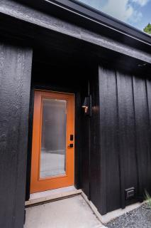 500 HOUSE - Modern, Boutique Experience. Private Patio, Fire Table - A - 7