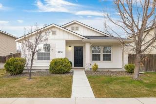 Boise Retreat, New, Hot Tub, Game Room - 0