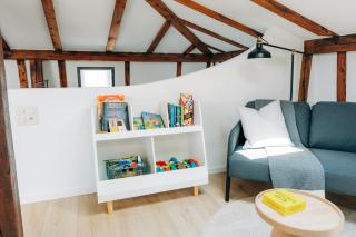 Modern City Apartment 3 Bedrooms, Balcony & Free Parking - 2