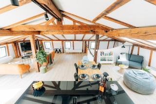 Modern City Apartment 3 Bedrooms, Balcony & Free Parking - 2