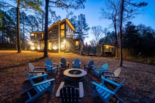 Tranquil Haven - Sleeps 21-Luxury Modern Retreat! - 0