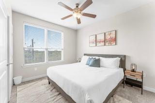 Airy SoCo 2BR King Suite with GymPickleballLaundry - 8